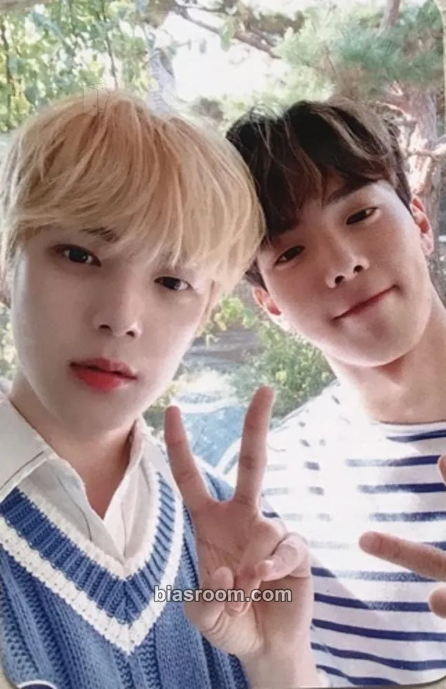 2021 Season's Greetings - Hi! Monbebe, have a good day! Photocard - MONSTA X - MONSTA X K-pop photocard