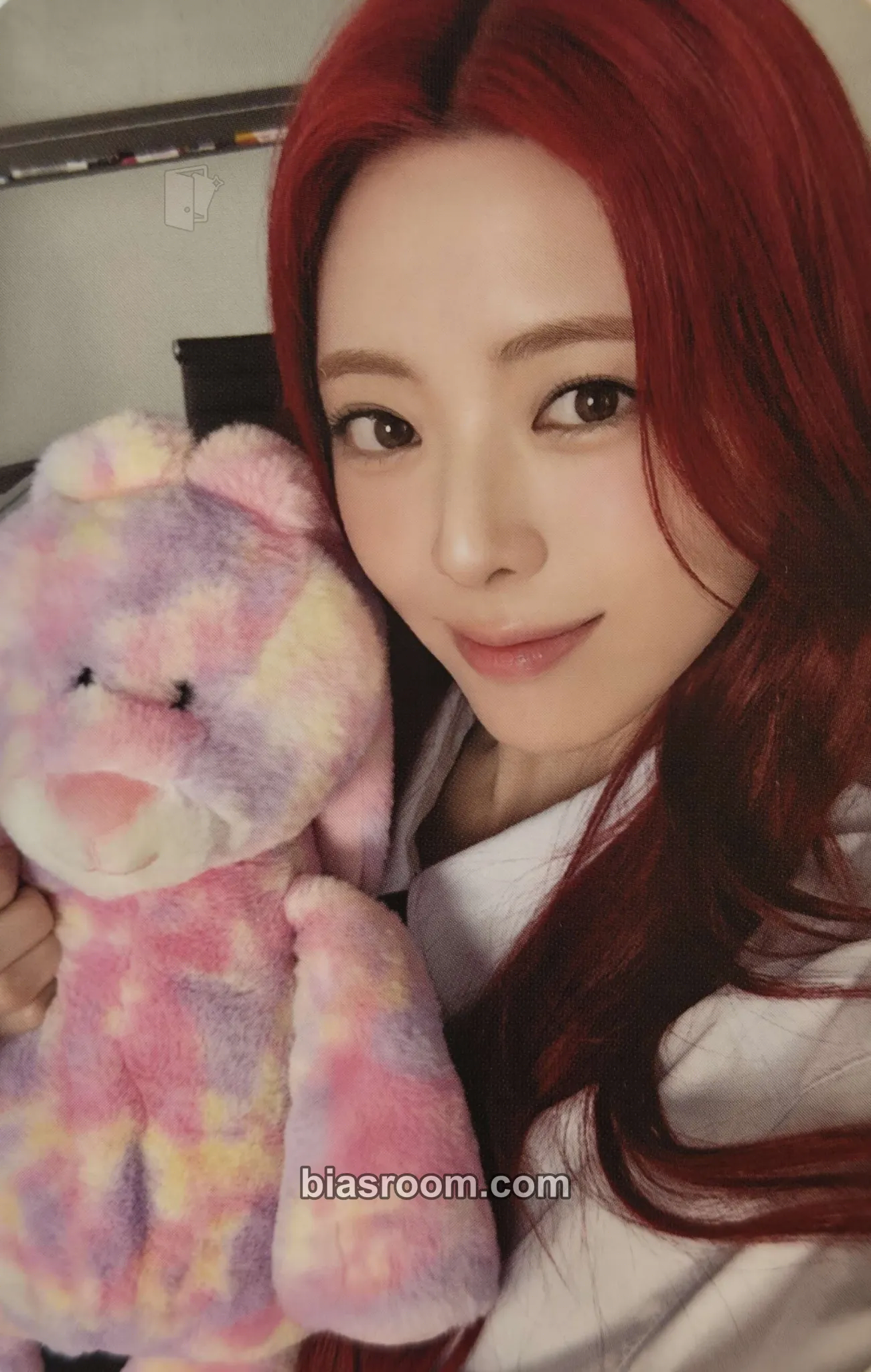 Yuna 2025: Best Friends Forever Season's Greetings Photocard - ITZY - ITZY K-pop photocard