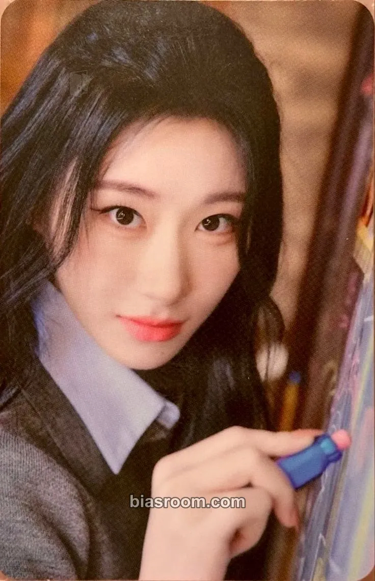 Chaeryeong 2023: Best Friends Forever Season's Greetings Photocard - ITZY - ITZY K-pop photocard