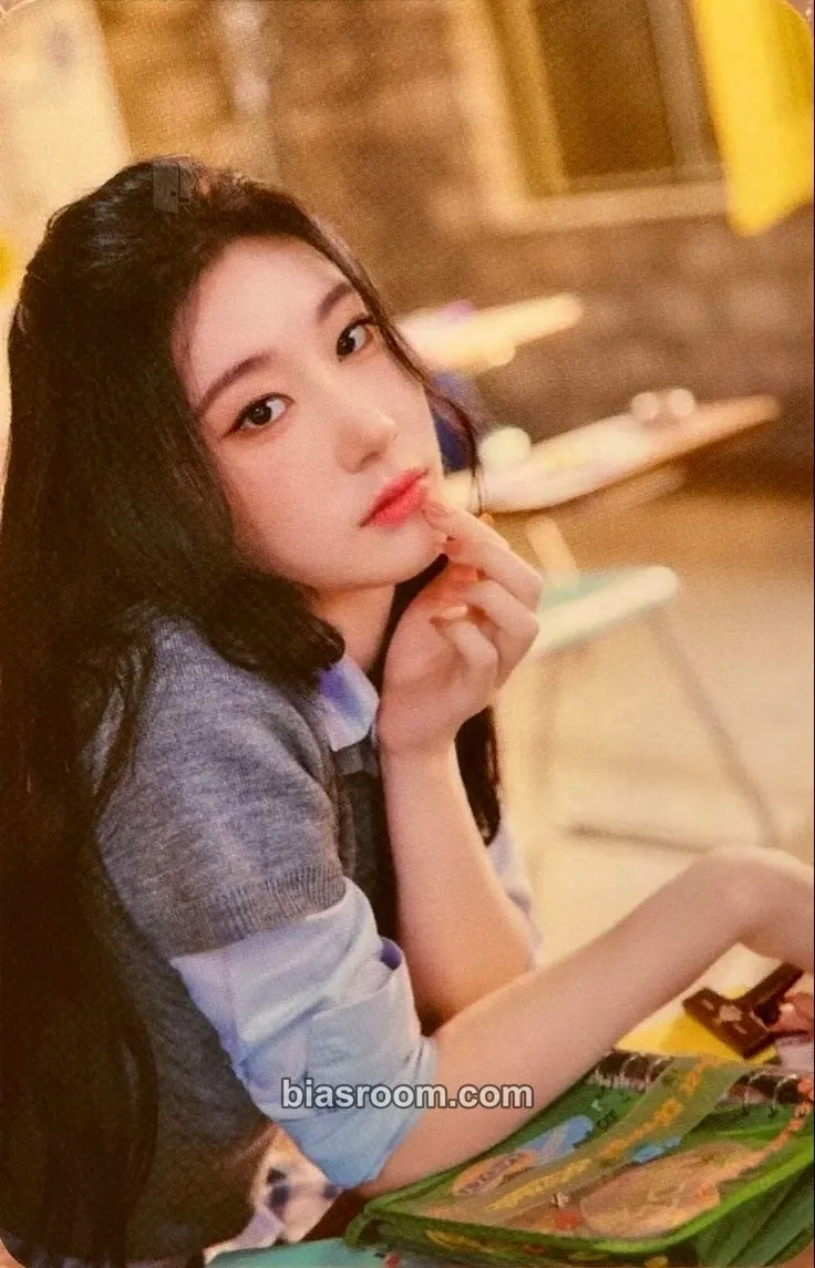 Chaeryeong 2023: Best Friends Forever Season's Greetings Photocard - ITZY - ITZY K-pop photocard