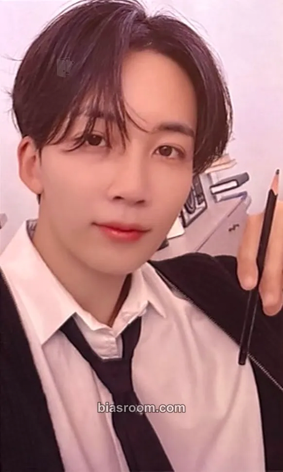Jeonghan 17 IS RIGHT HERE Photocard - SEVENTEEN - SEVENTEEN K-pop photocard