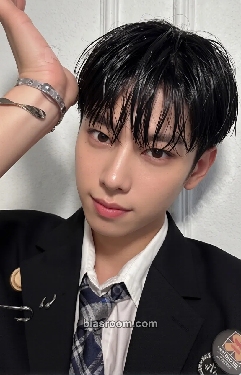 Donghyun UPSIDE DOWN Photocard - AB6IX - AB6IX K-pop photocard