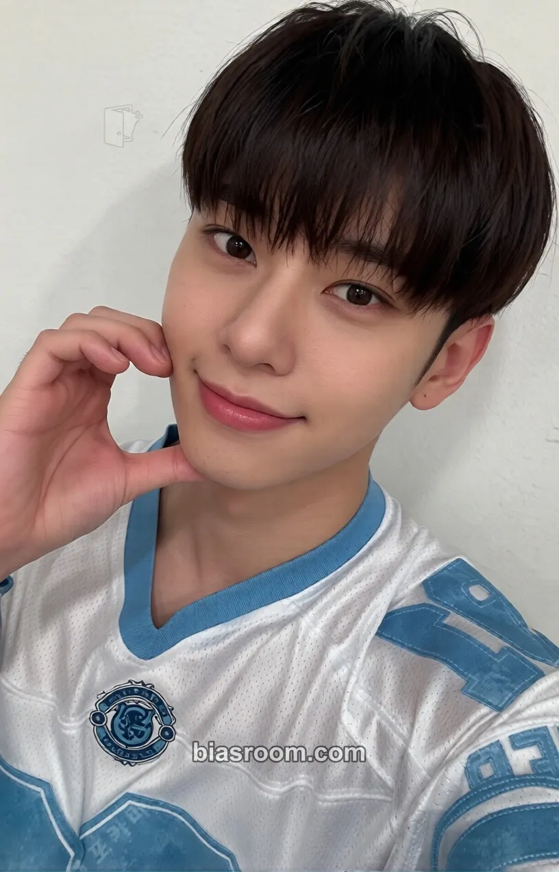 Donghyun THE FUTURE IS OURS : FOUND Photocard - AB6IX - AB6IX K-pop photocard