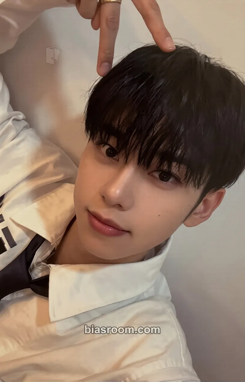Donghyun UPSIDE DOWN Photocard - AB6IX - AB6IX K-pop photocard