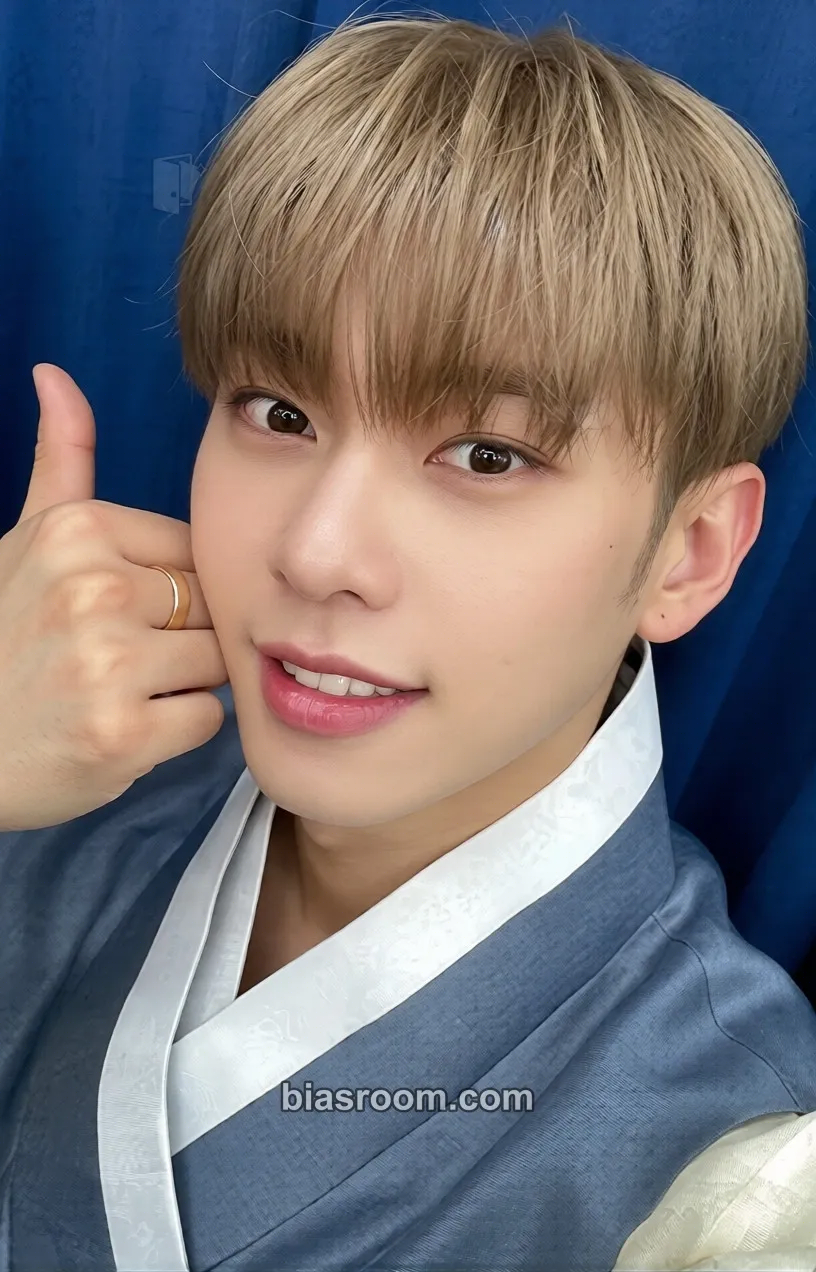 Donghyun THE FUTURE IS OURS : FOUND Photocard - AB6IX - AB6IX K-pop photocard