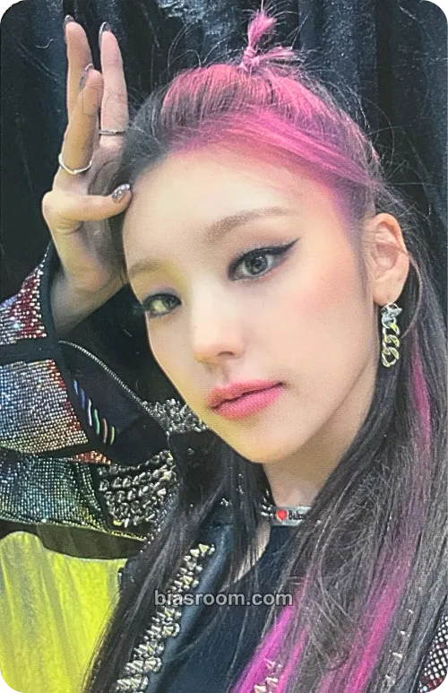 Yeji Crazy in Love Photocard - ITZY - ITZY K-pop photocard