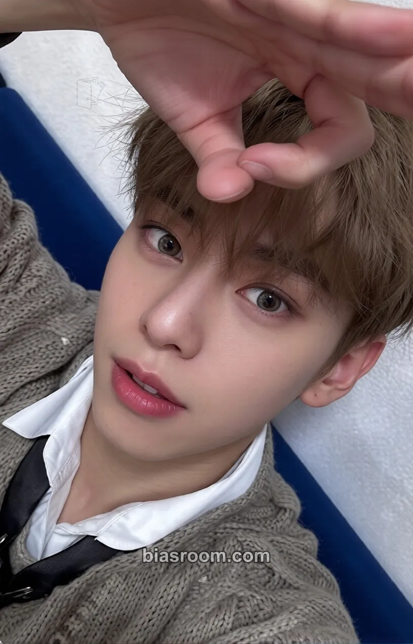 Donghyun THE FUTURE IS OURS : FOUND Photocard - AB6IX - AB6IX K-pop photocard