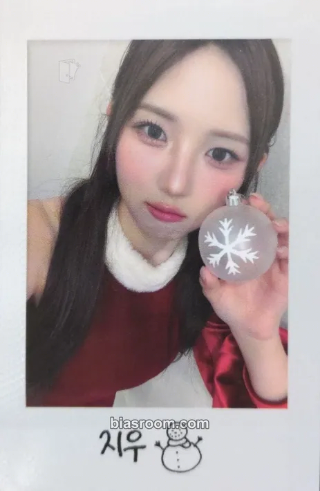 Jiwoo Beyond Beauty Photocard - tripleS - tripleS K-pop photocard