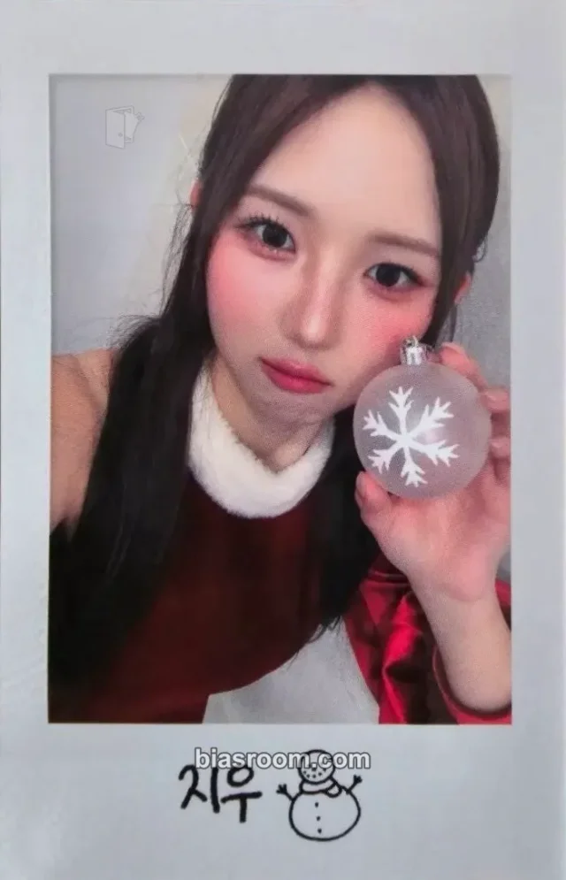 tripleS - Jiwoo - Beyond Beauty Album broadcast gift polaroid week 1