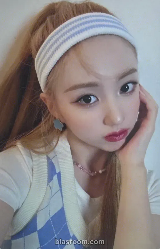 Yeseo FLY-UP Photocard - Kep1er - Kep1er K-pop photocard