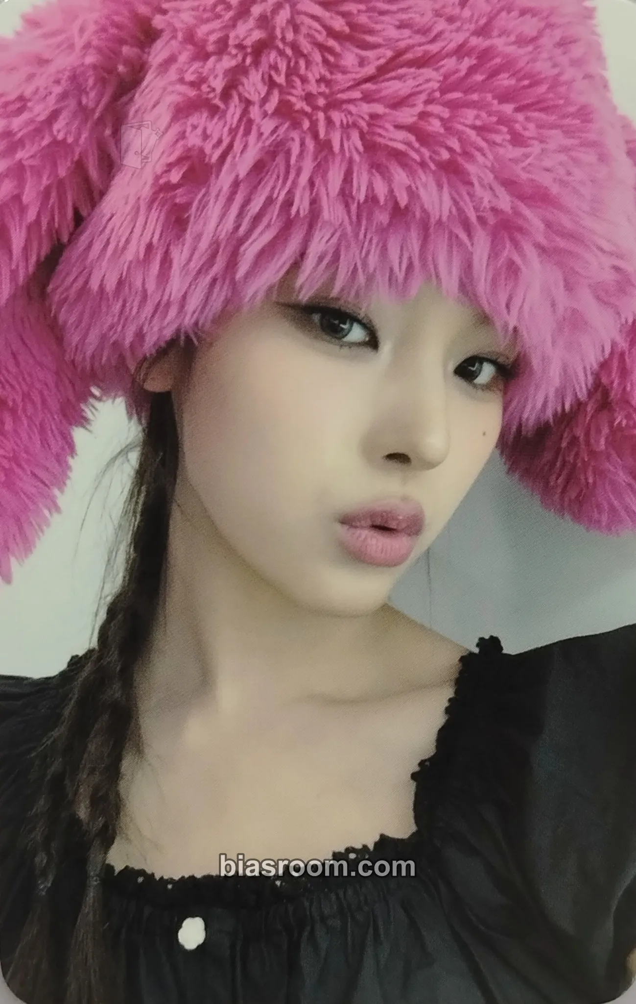 Mai Not Just Pretty Photocard - izna - izna K-pop photocard