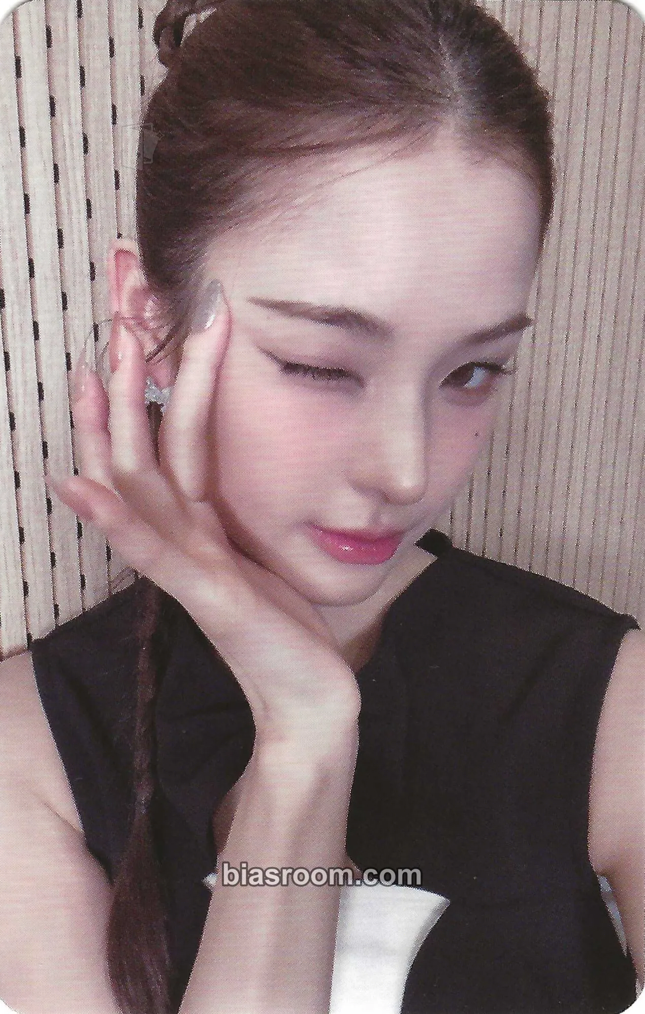 Mai Not Just Pretty Photocard - izna - izna K-pop photocard