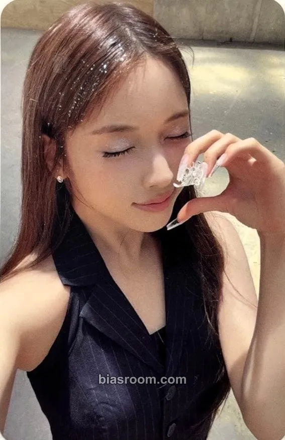 Jiwoo Blue Valentine Photocard - NMIXX - NMIXX K-pop photocard