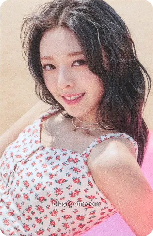 Yuna 2022: Best Friends Forever Season's Greetings Photocard - ITZY - ITZY K-pop photocard