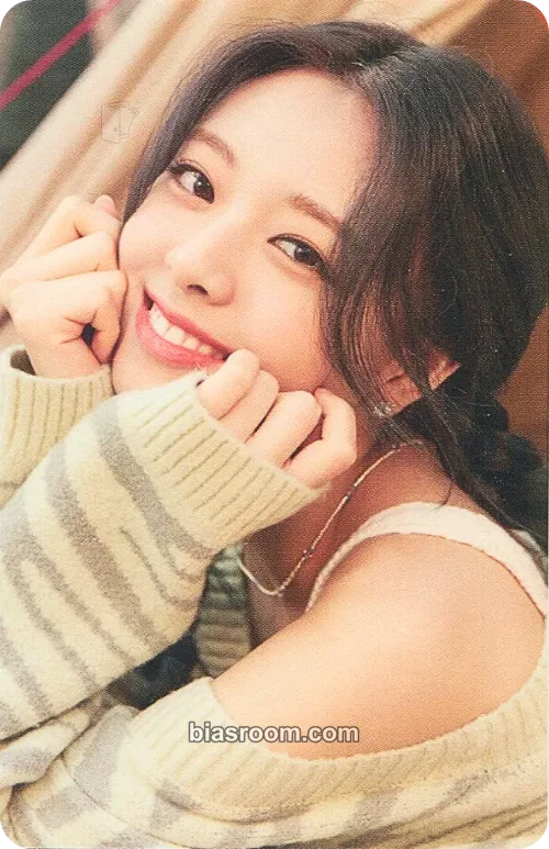 Yuna 2022: Best Friends Forever Season's Greetings Photocard - ITZY - ITZY K-pop photocard
