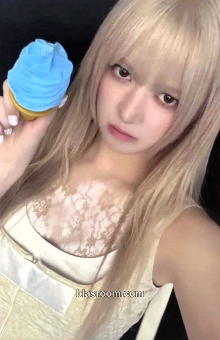Lily Blue Valentine Photocard - NMIXX - NMIXX K-pop photocard