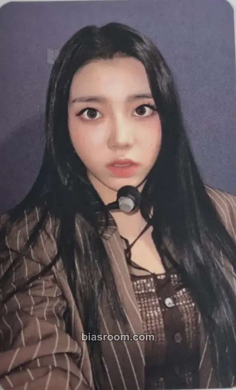Damin Queenz Table Photocard - Queenz Eye - Queenz Eye K-pop photocard