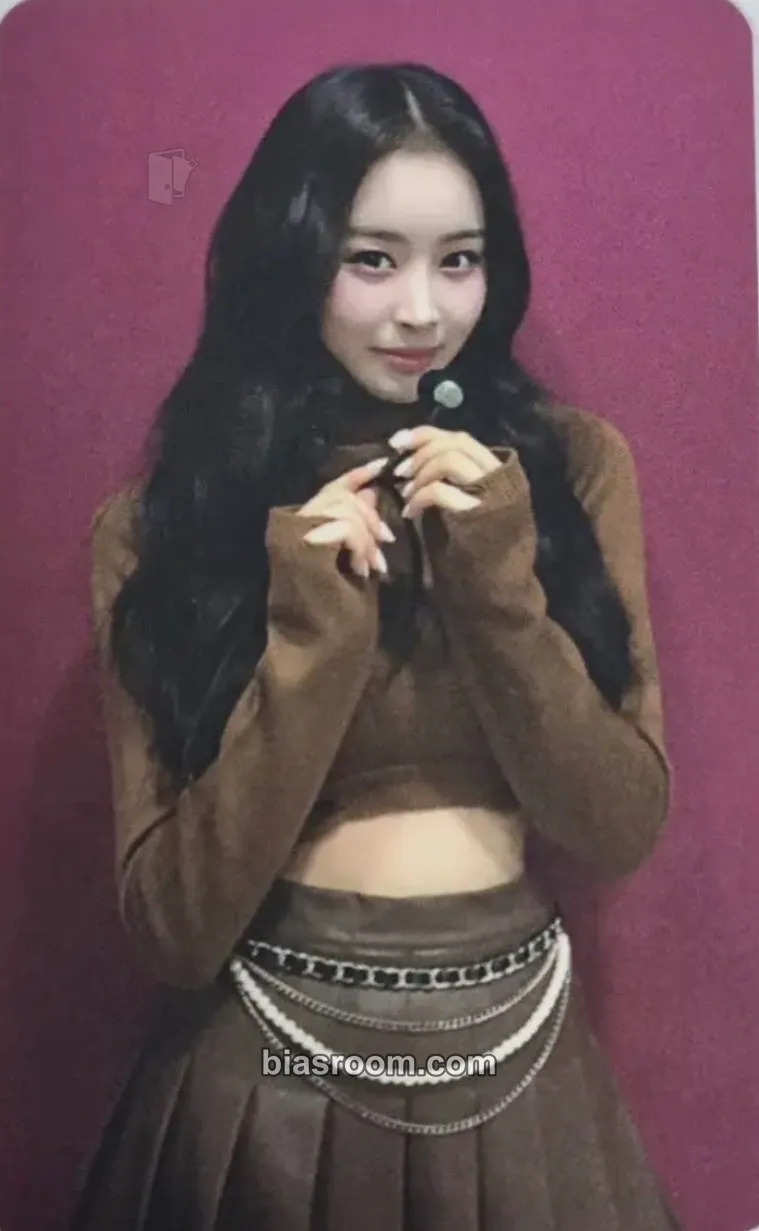 Narin Queenz Table Photocard - Queenz Eye - Queenz Eye K-pop photocard