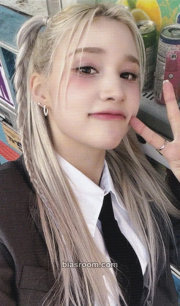 Huening Bahiyyih FLY-BY Photocard - Kep1er - Kep1er K-pop photocard