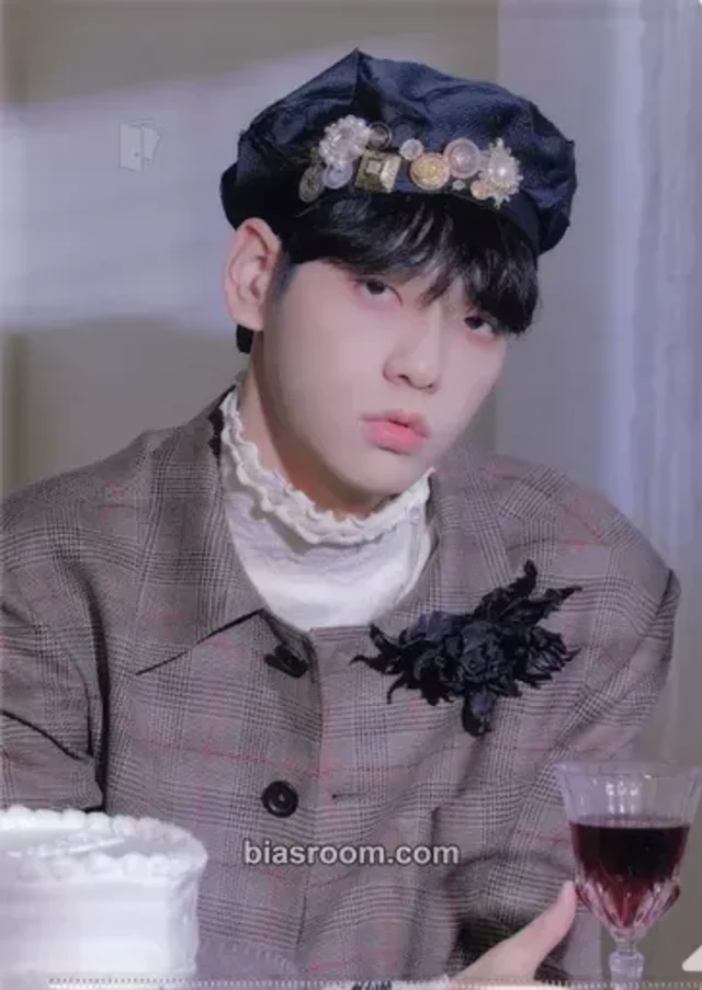 TOMORROW X TOGETHER - Soobin - GOOD BOY GONE BAD Album pop-up store japan exclusive merch photocard clear file random photocard