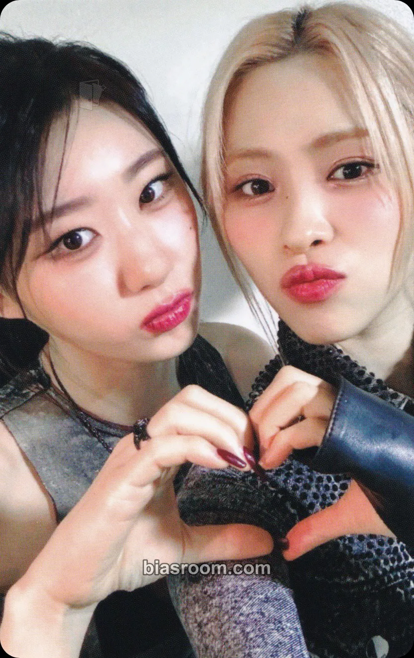 BORN TO BE Photocard - ITZY - ITZY K-pop photocard