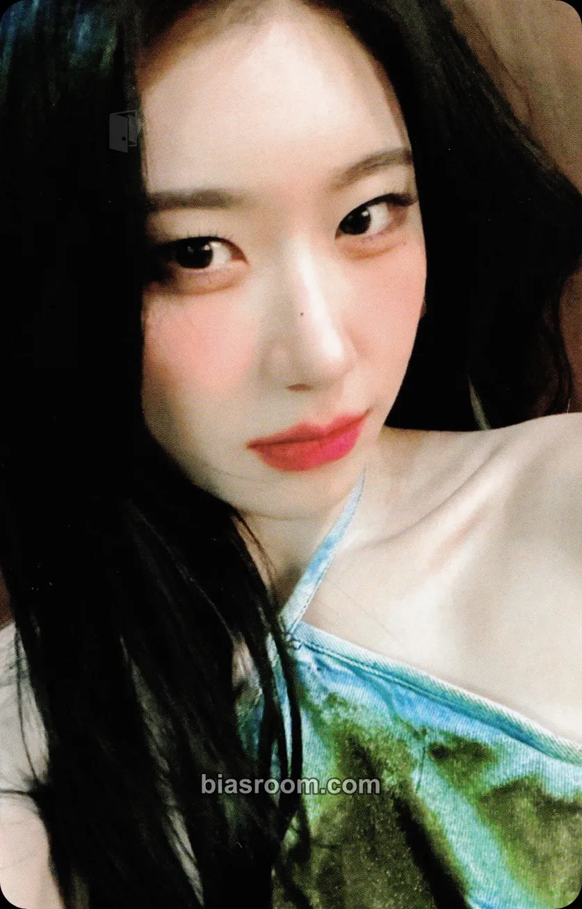 Chaeryeong BORN TO BE Photocard - ITZY - ITZY K-pop photocard