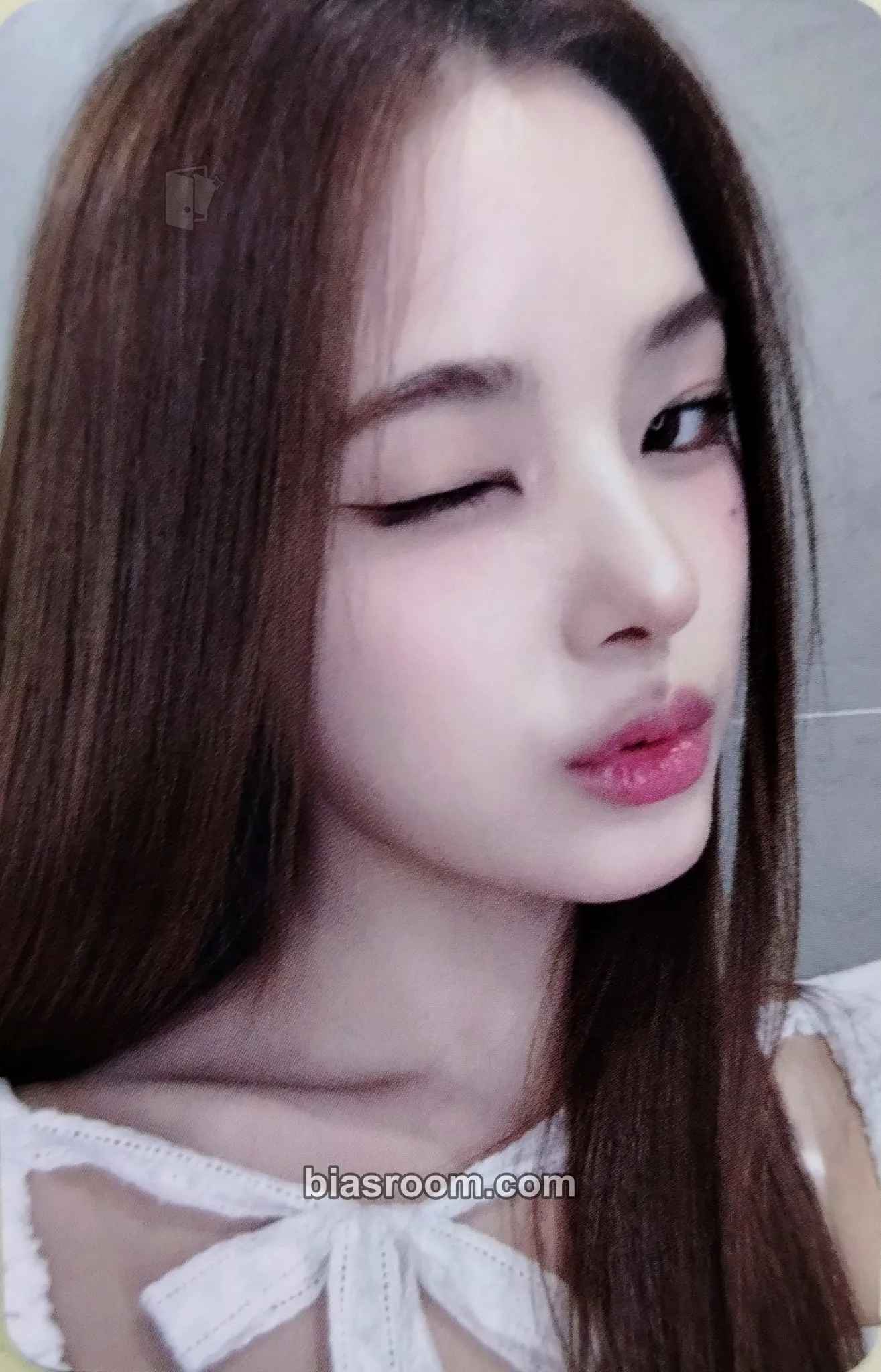 Mai Not Just Pretty Photocard - izna - izna K-pop photocard