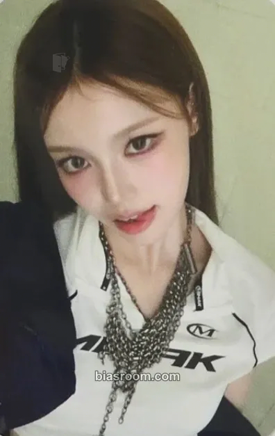 Jeong Saebi Not Just Pretty Photocard - izna - izna K-pop photocard