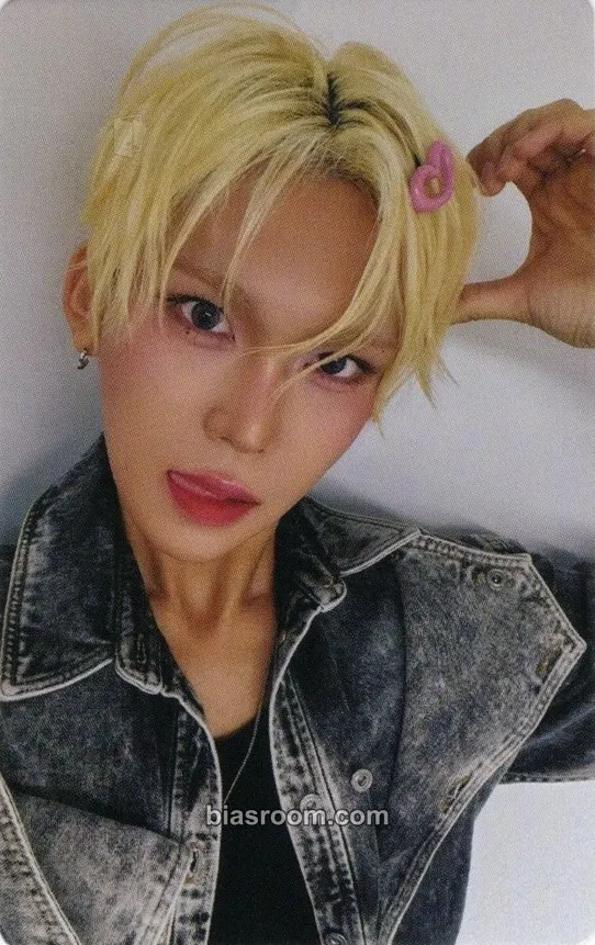 Hyun UXLXVE Photocard - XLOV - XLOV K-pop photocard