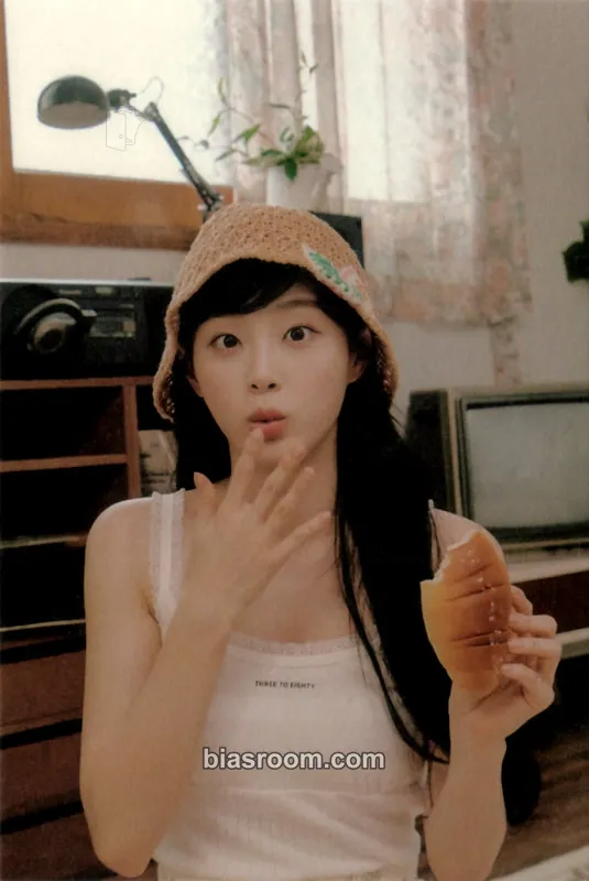 Chuu KKOTI 1st Membership Photocard - Chuu K-pop photocard