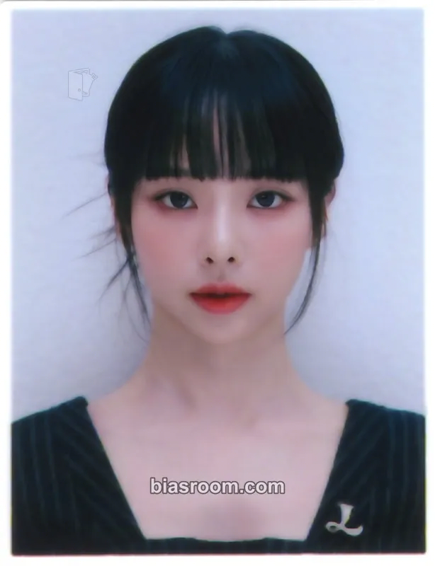 ViVi C.Loo 1st Membership Photocard - Loossemble - Loossemble K-pop photocard
