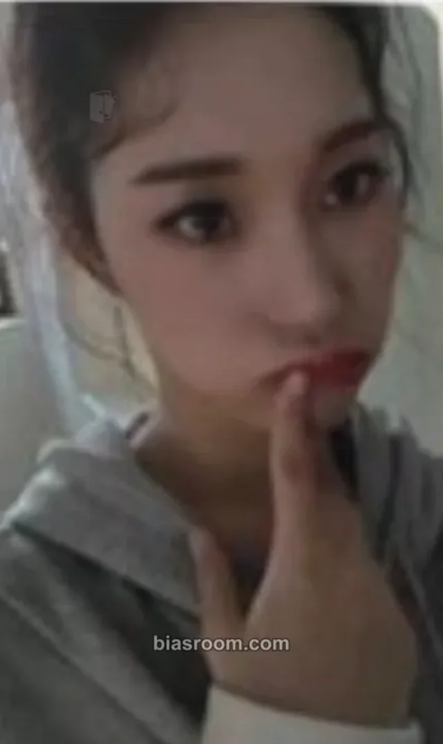 Queenz Eye - Hannah - Queenz Table Album pob (pre-order benefit) fansign