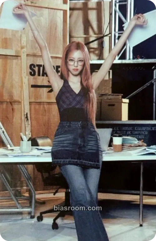 Yuna The 4th Fan Meeting ITZY, MIDZY, Let's Fly! "On Air" Photocard - ITZY - ITZY K-pop photocard
