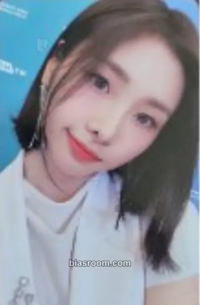 Queenz Eye - Ahyoon - Queenz Table Album pob (pre-order benefit) fansign