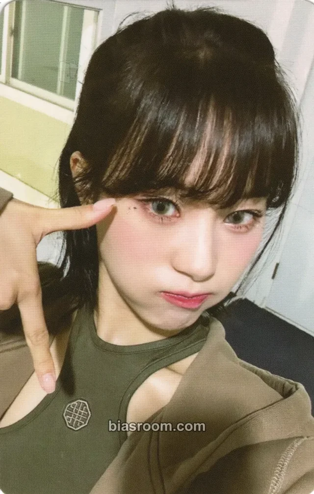 Hannah  Queenz Eye UNI-Q K-pop photocard