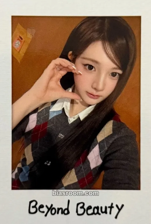 Yeonji Beyond Beauty Photocard - tripleS - tripleS K-pop photocard