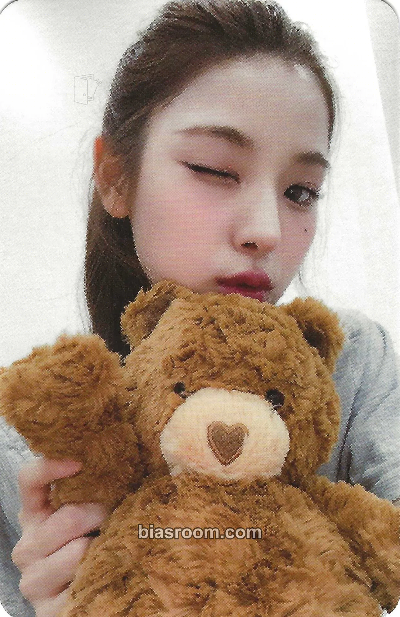 Mai Not Just Pretty Photocard - izna - izna K-pop photocard
