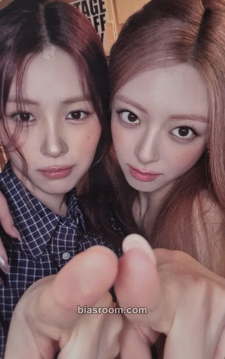 The 4th Fan Meeting ITZY, MIDZY, Let's Fly! "On Air" Photocard - ITZY - ITZY K-pop photocard