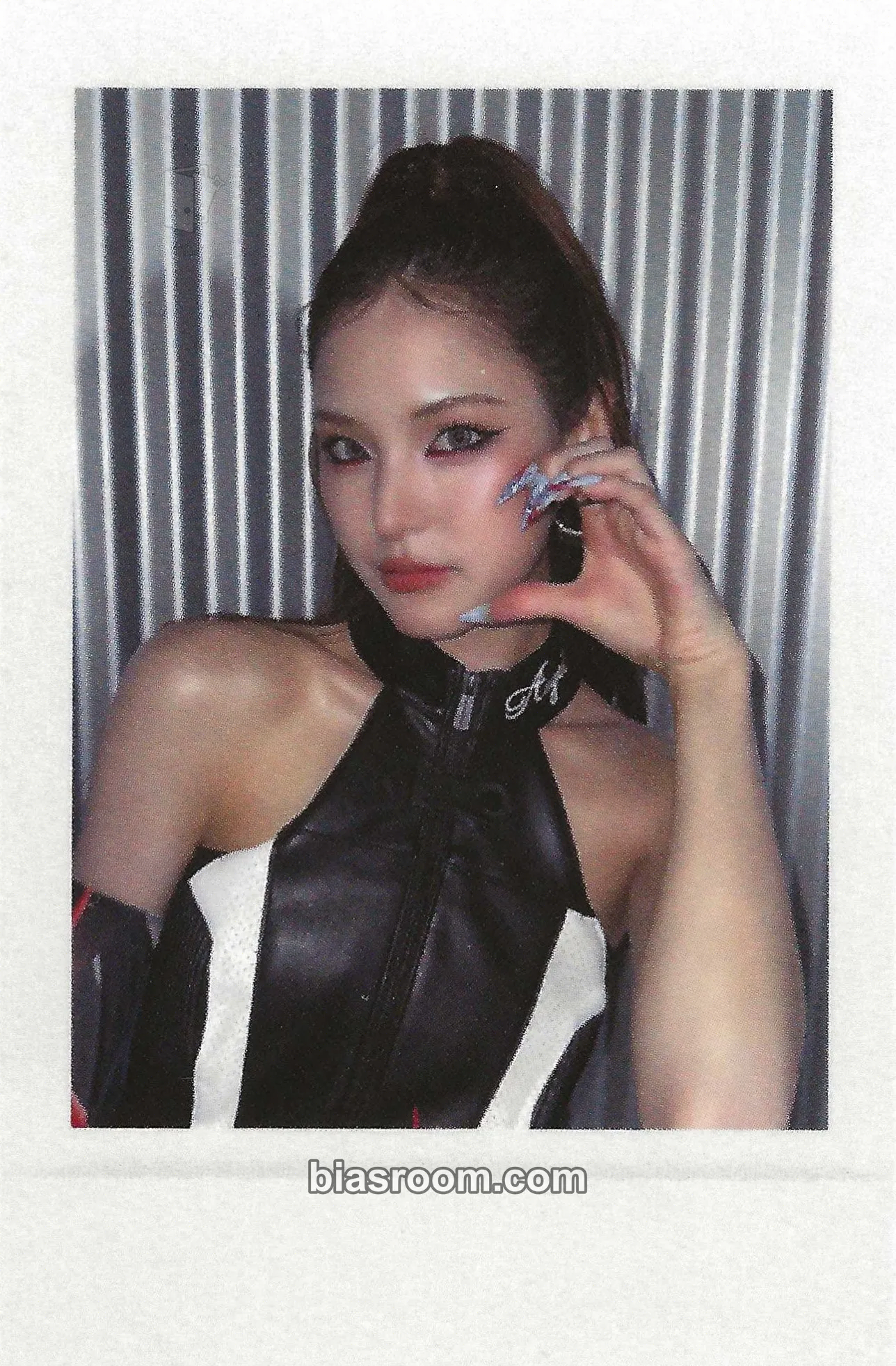 Mai Not Just Pretty Photocard - izna - izna K-pop photocard