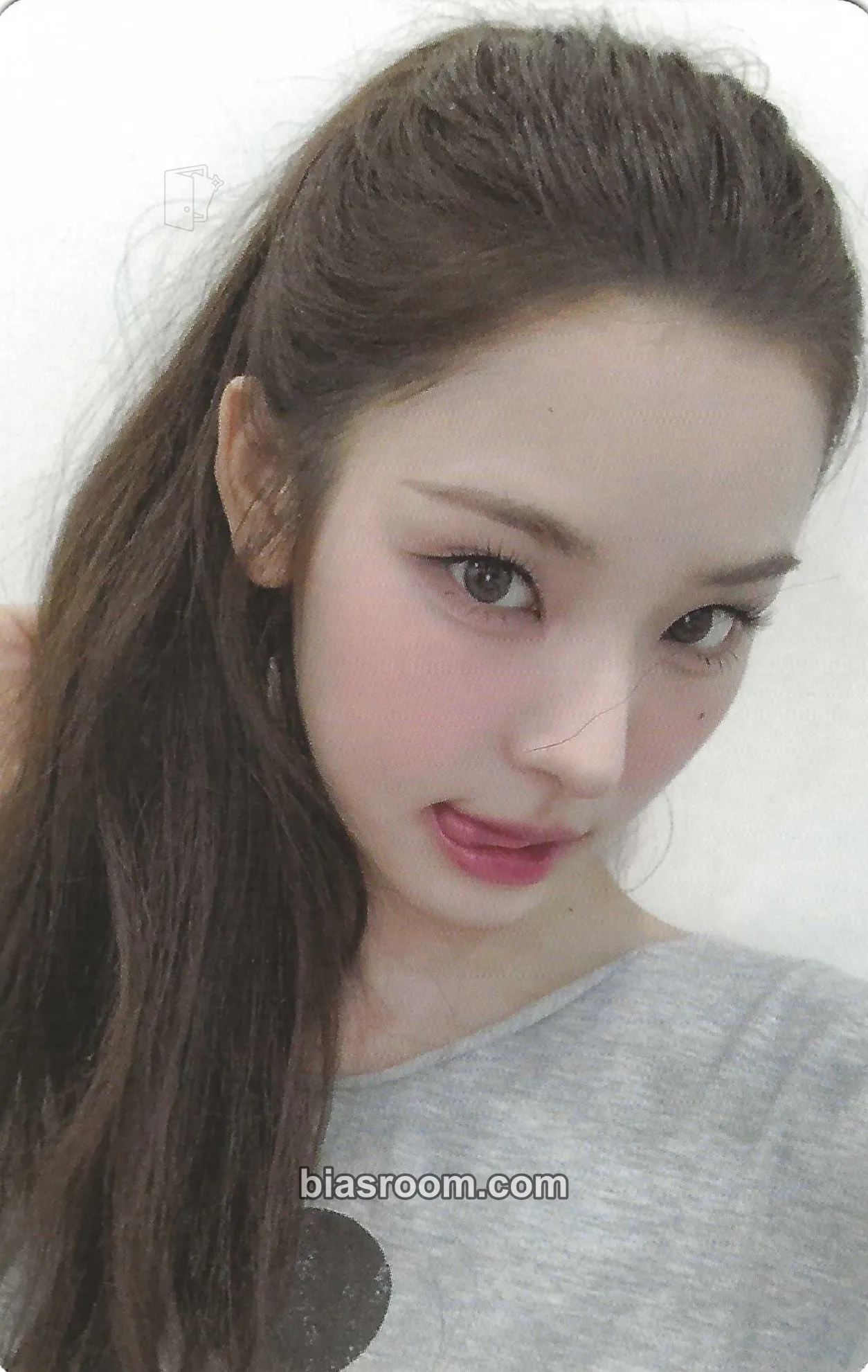 Mai Not Just Pretty Photocard - izna - izna K-pop photocard