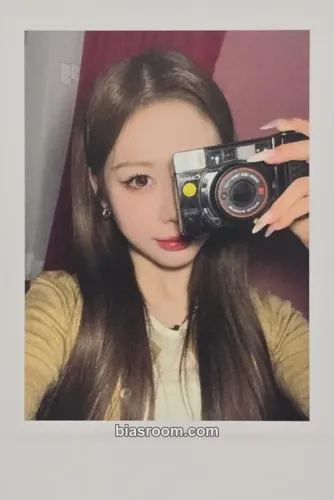 Hyerin Beyond Beauty Photocard - tripleS - tripleS K-pop photocard