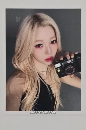 Dahyun Beyond Beauty Photocard - tripleS - tripleS K-pop photocard