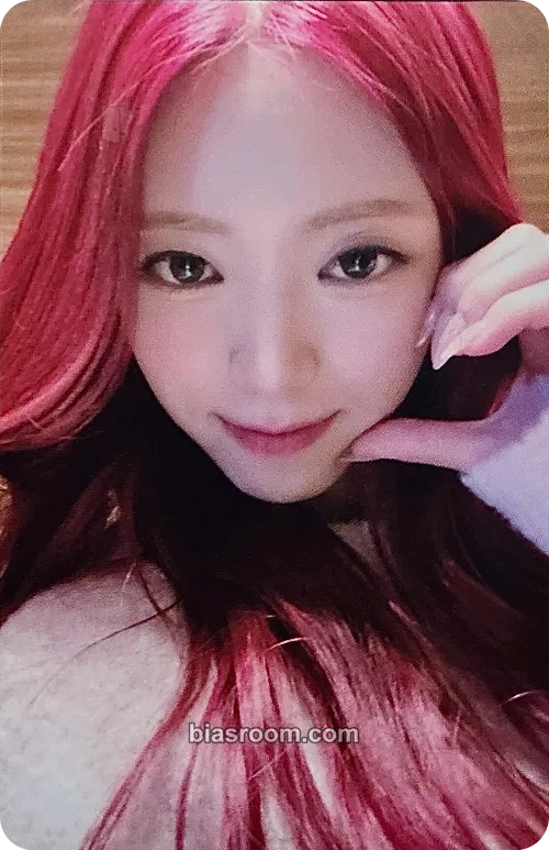 Yuna BORN TO BE Photocard - ITZY - ITZY K-pop photocard