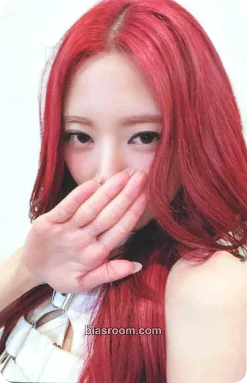 Yuna BORN TO BE Photocard - ITZY - ITZY K-pop photocard