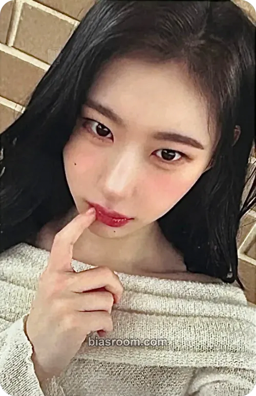 Chaeryeong BORN TO BE Photocard - ITZY - ITZY K-pop photocard