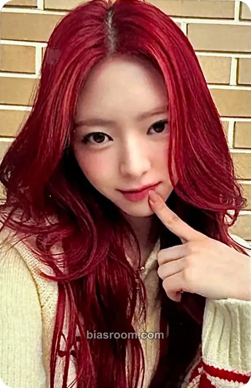 Yuna BORN TO BE Photocard - ITZY - ITZY K-pop photocard