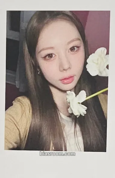 Hyerin Beyond Beauty Photocard - tripleS - tripleS K-pop photocard