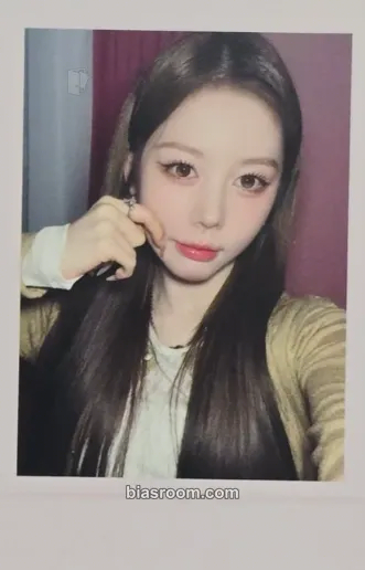 Hyerin Beyond Beauty Photocard - tripleS - tripleS K-pop photocard