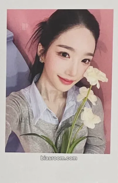 Yooyeon Beyond Beauty Photocard - tripleS - tripleS K-pop photocard