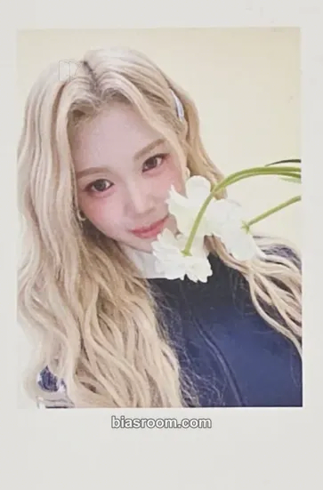Yubin Beyond Beauty Photocard - tripleS - tripleS K-pop photocard